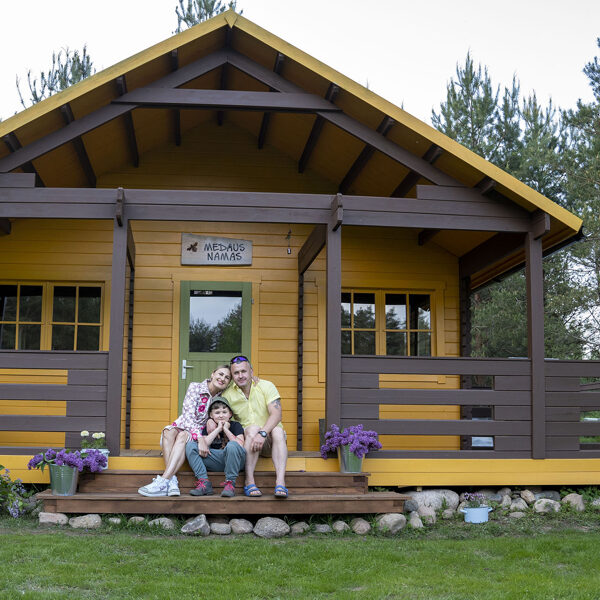 Laimingi Gryno Šilo šeimininkai: Laura, Mindaugas ir Ąžuolas 