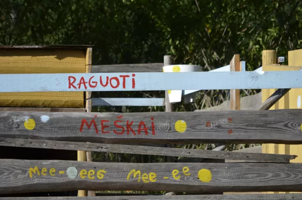 Kur jie slepiasi?